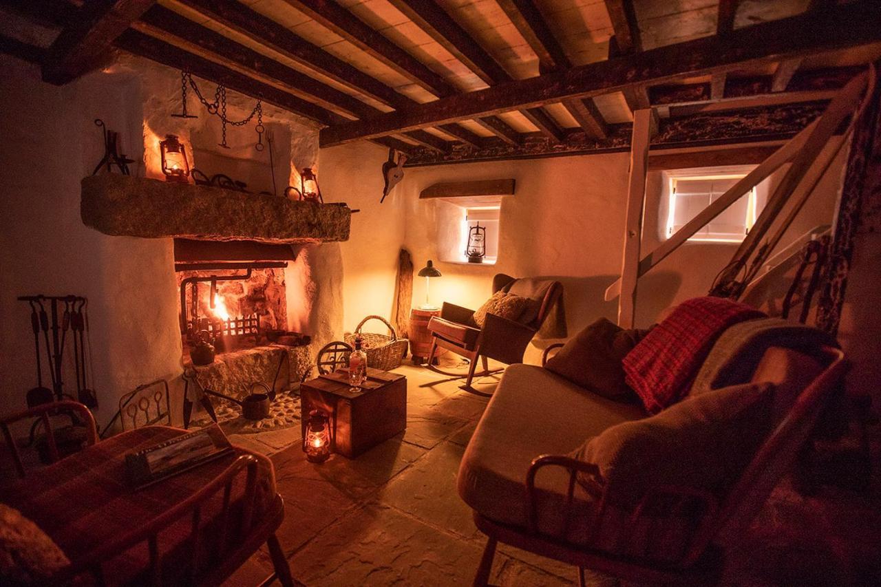 Thistle Thatch Cottage And Hot Tub - Mourne Mountains Нюкасъл Екстериор снимка